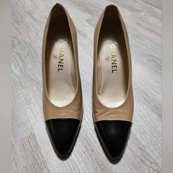 AUTHENTIC CHANEL VINTAGE HEELS - Picture 11 of 11